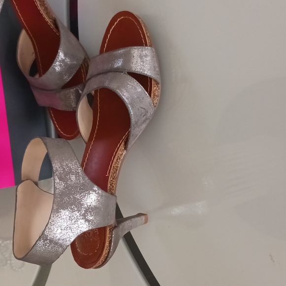 Vince Camuto dark metal gray dust leather sandals - Picture 3 of 3